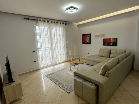 Shitet Ambient komercial tek Mine Peza (Golden Tower)