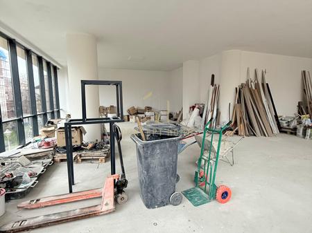 Spazio commerciale in vendita a Mine Peza (Golden Tower)