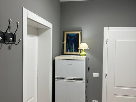 Jepet me qera apartament 1+1 tek pazari ri