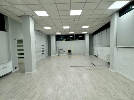 Jepet me qera Ambient tek Rruga e Kavajes