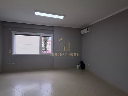Ufficio 2+1 in Affitto nel Centro di Tirana - 700€ | 93 m²