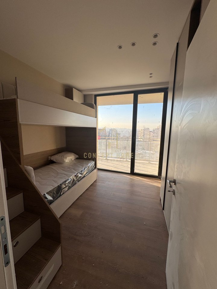 Jepet me qera apartment 2+1 tek Mine Peza