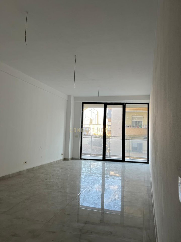 Jepet apartament me qira 2+1+2 te Mine Peza.