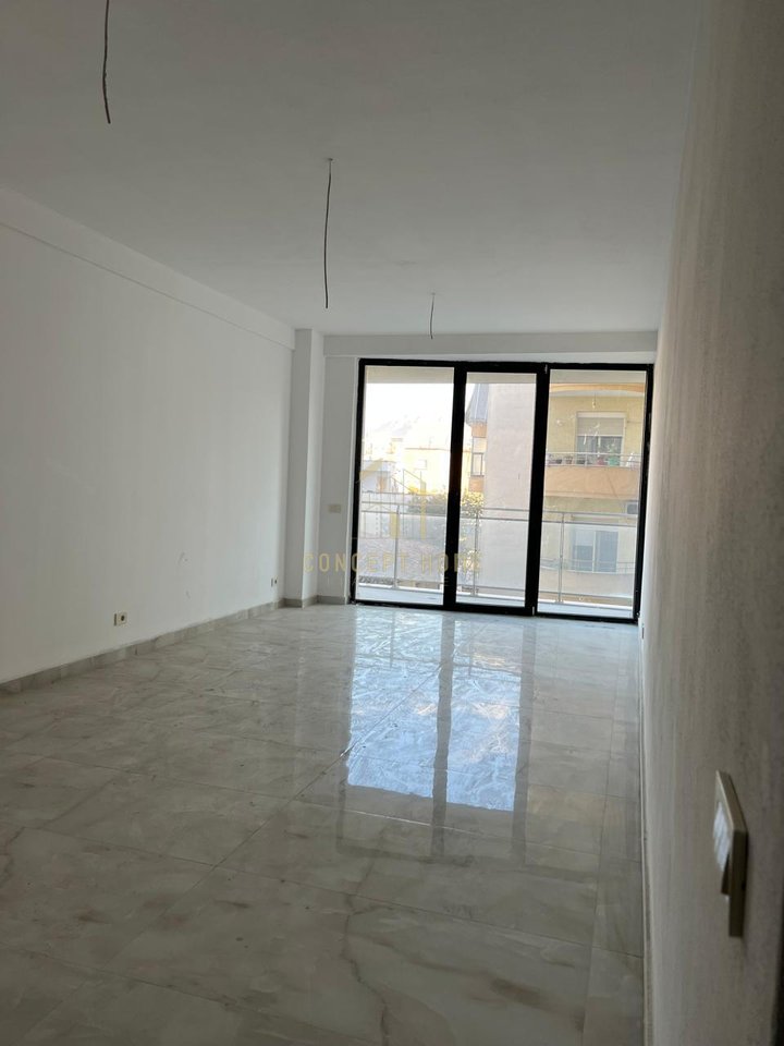 Jepet apartament me qira 2+1+2 te Mine Peza.