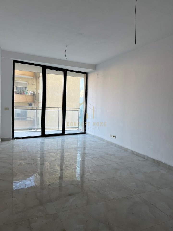 Jepet apartament me qira 2+1+2 te Mine Peza.