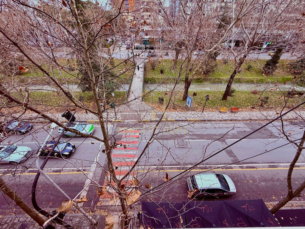 Jepet me qera Apartament 1+1 tek Bulevardi Bajram Curri