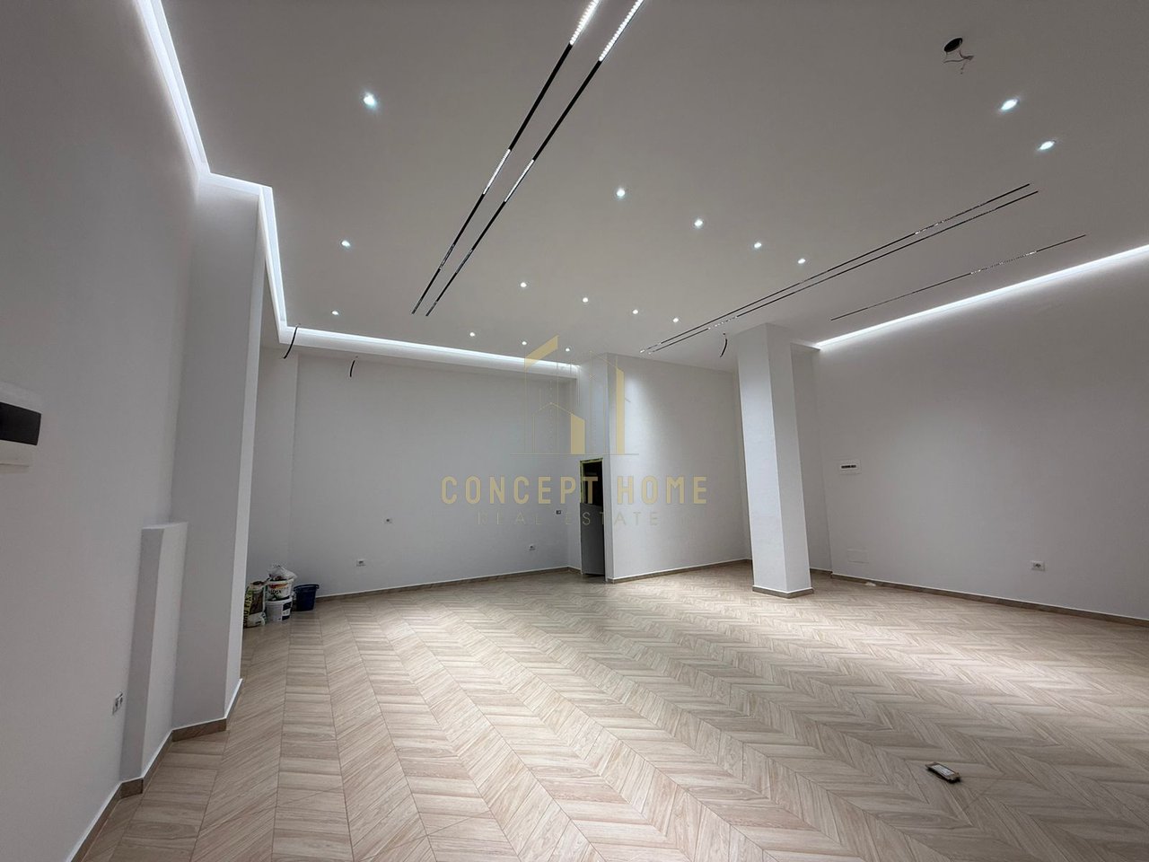 Jepet me qera dyqan ne Astir , Oasis Residence.