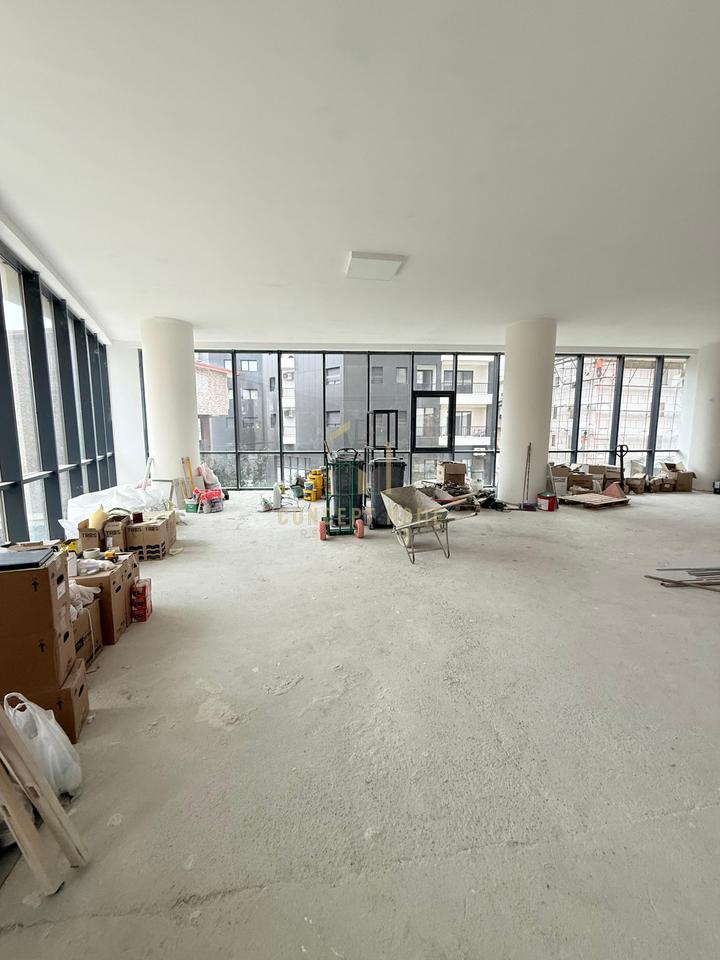 Shitet Ambient komercial tek Mine Peza (Golden Tower)