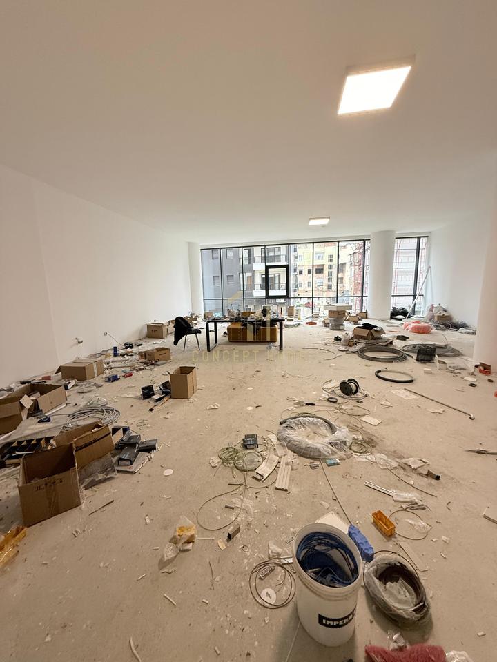 Shitet Ambient komercial tek Mine Peza (Golden Tower)