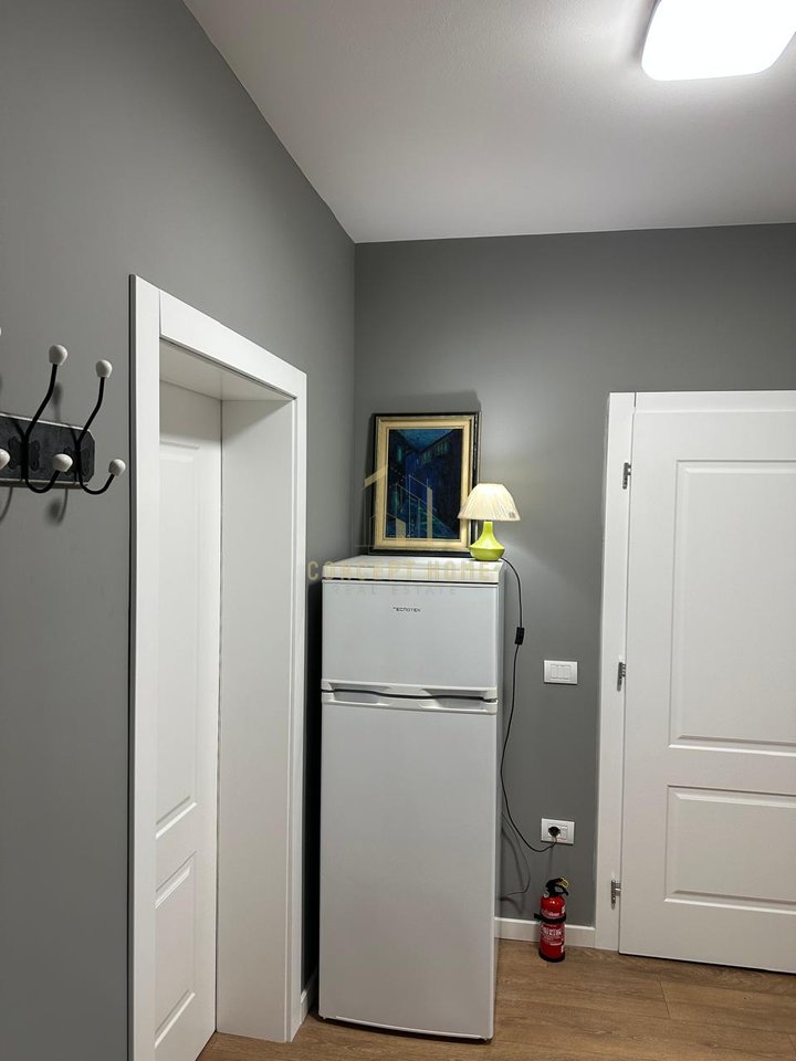 Jepet me qera apartament 1+1 tek pazari ri