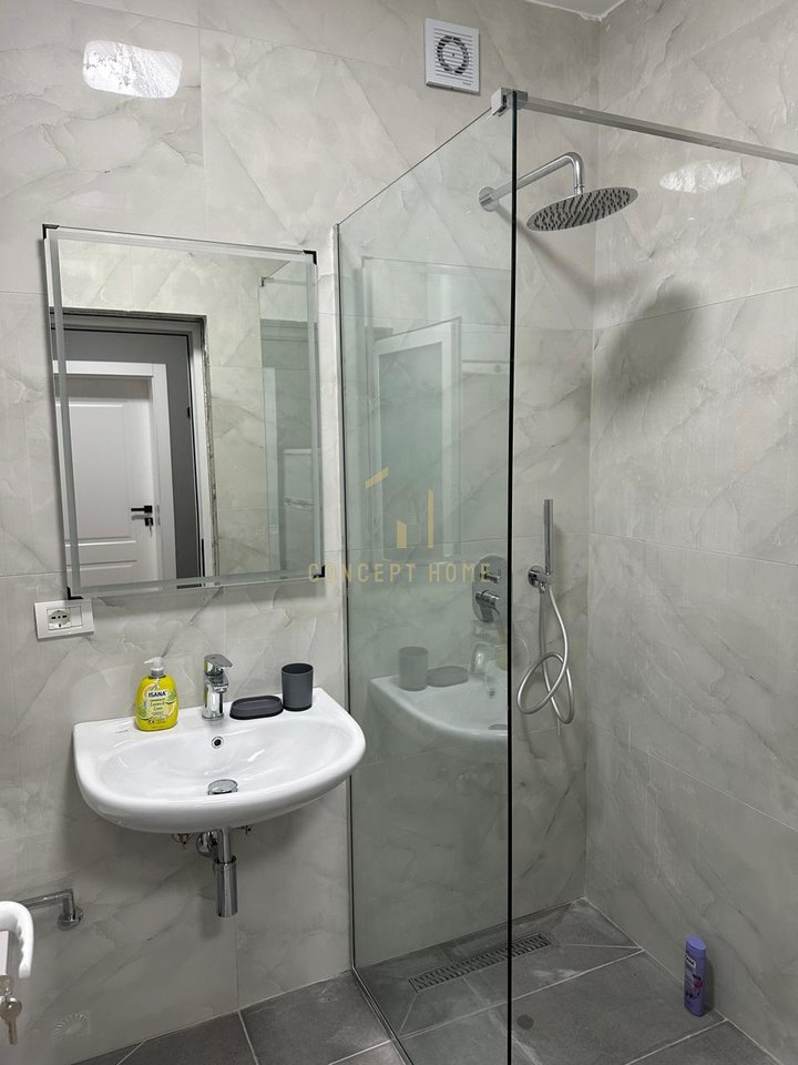 Jepet me qera apartament 1+1 tek pazari ri