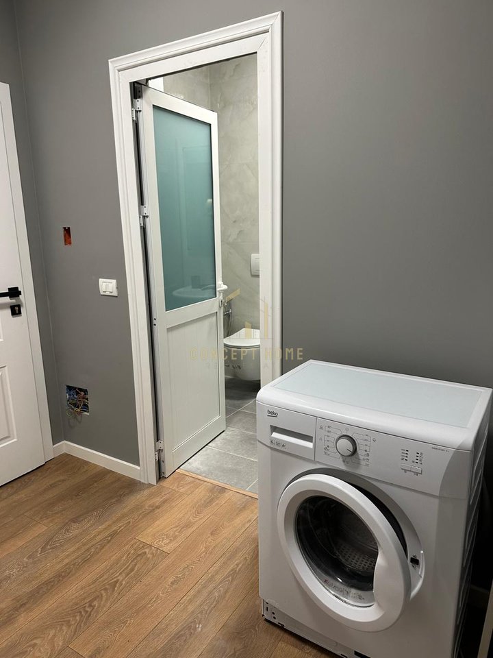 Jepet me qera apartament 1+1 tek pazari ri