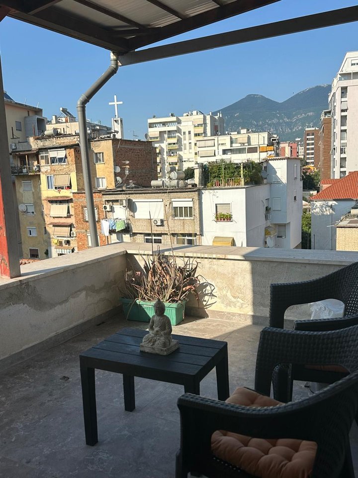 Jepet me qera apartament 1+1 tek pazari ri