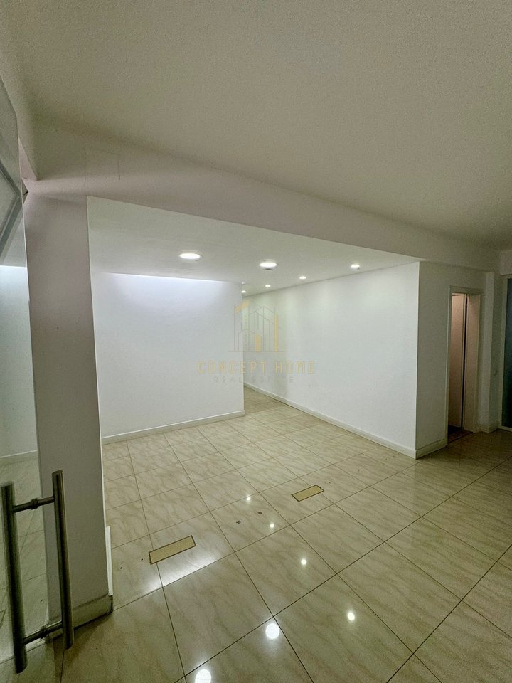 Jepet me qera Ambient tek Rruga e Kavajes