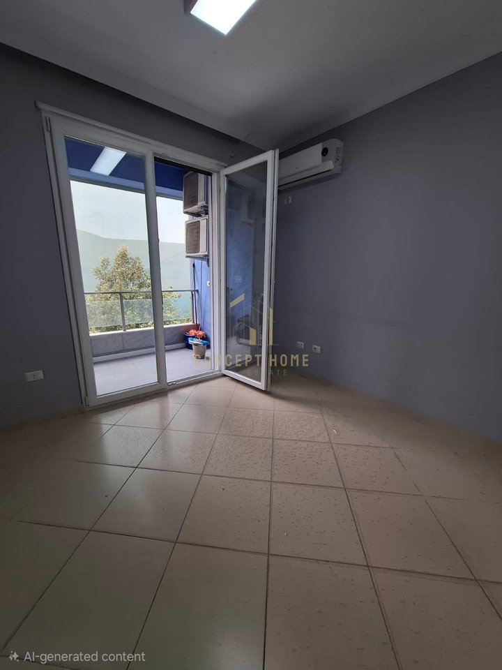 Ufficio 2+1 in Affitto nel Centro di Tirana - 700€ | 93 m²