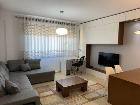 Jepet apartamenti me qera 1+1 ne 5 Maj