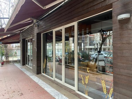 Locale in affitto a 5 Maggio