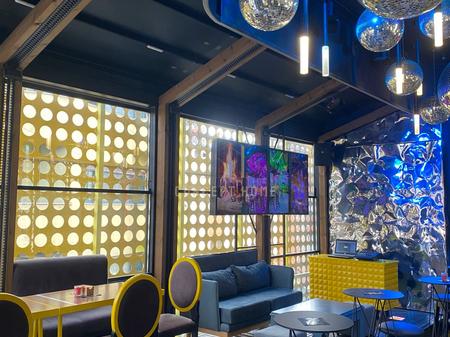 Jepet me qera Lokal tek 21 Dhjetori