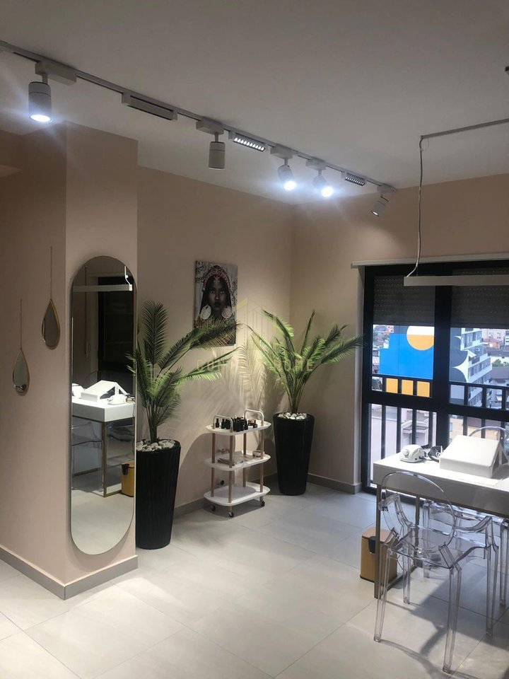 Office 3+1+2 For Rent at Selvia, Tirana - 750€ | 116 m²