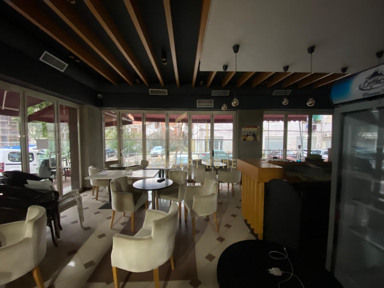 Locale in affitto a 5 Maggio