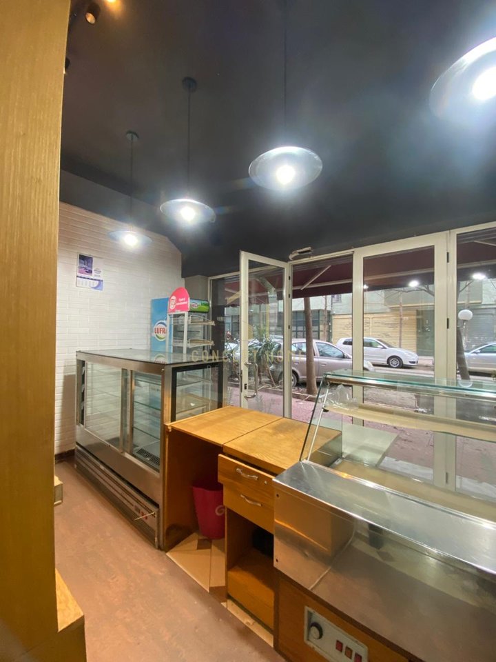 Locale in affitto a 5 Maggio