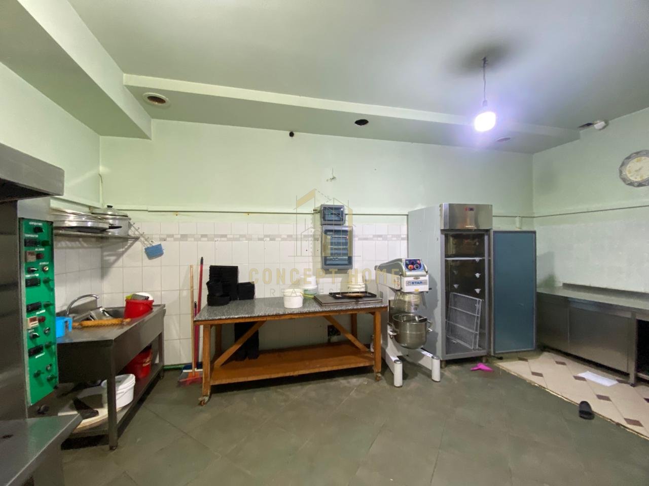 Locale in affitto a 5 Maggio