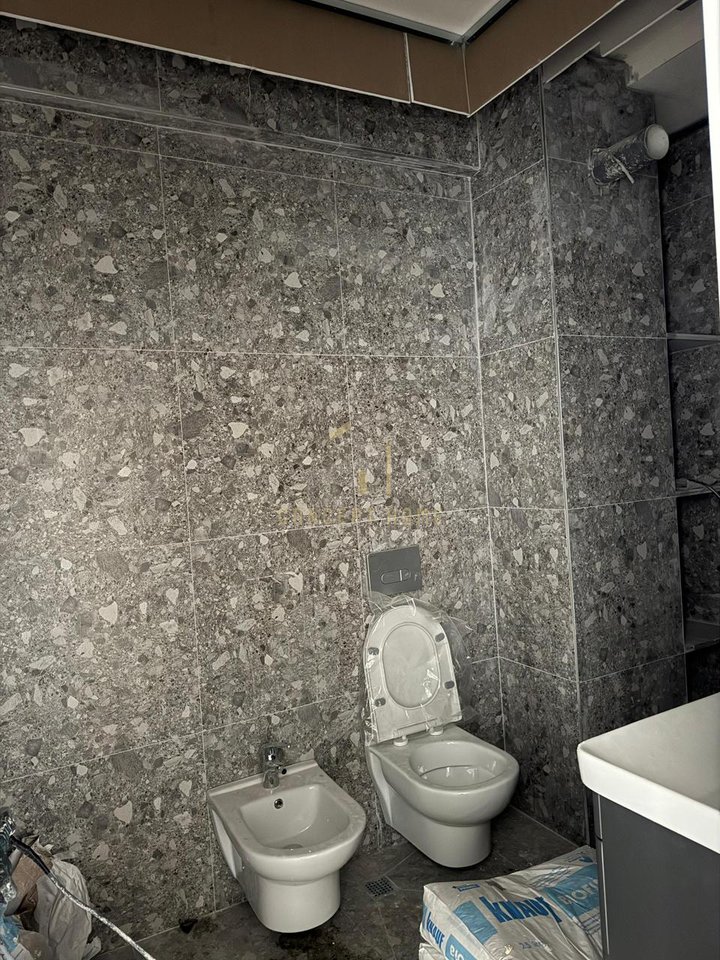 Apartment 1+1 with parking for rent in Astir