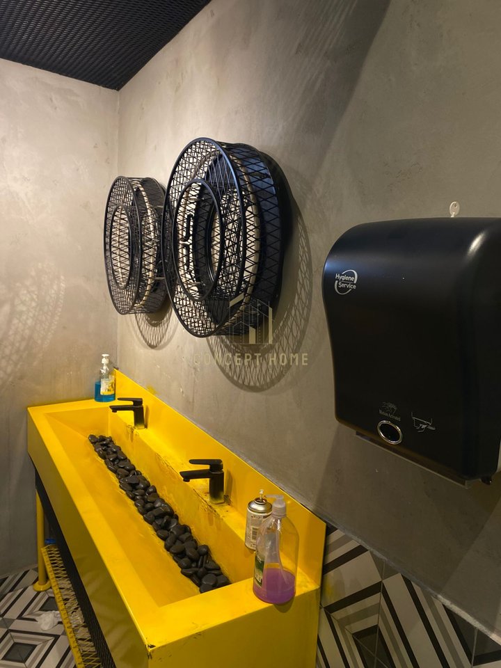 Jepet me qera Lokal tek 21 Dhjetori