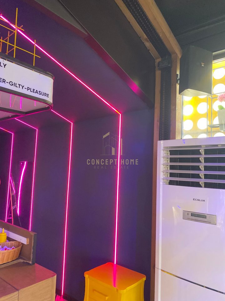 Jepet me qera Lokal tek 21 Dhjetori