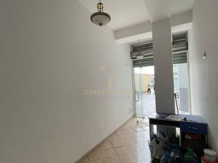 Shitet Dyqan ne Astir