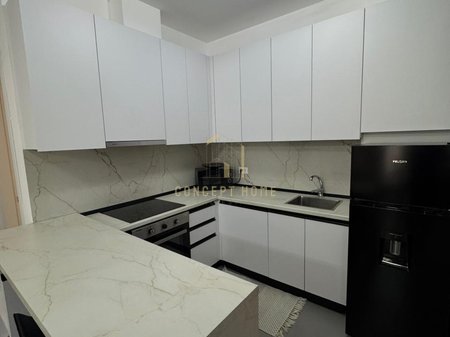 Jepet me qera apartament 2+1 + Parkim Liqeni Thate ( Forest Residence)