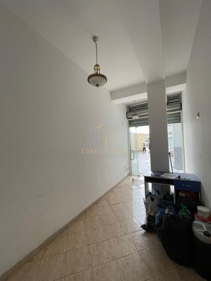 Shitet Dyqan ne Astir