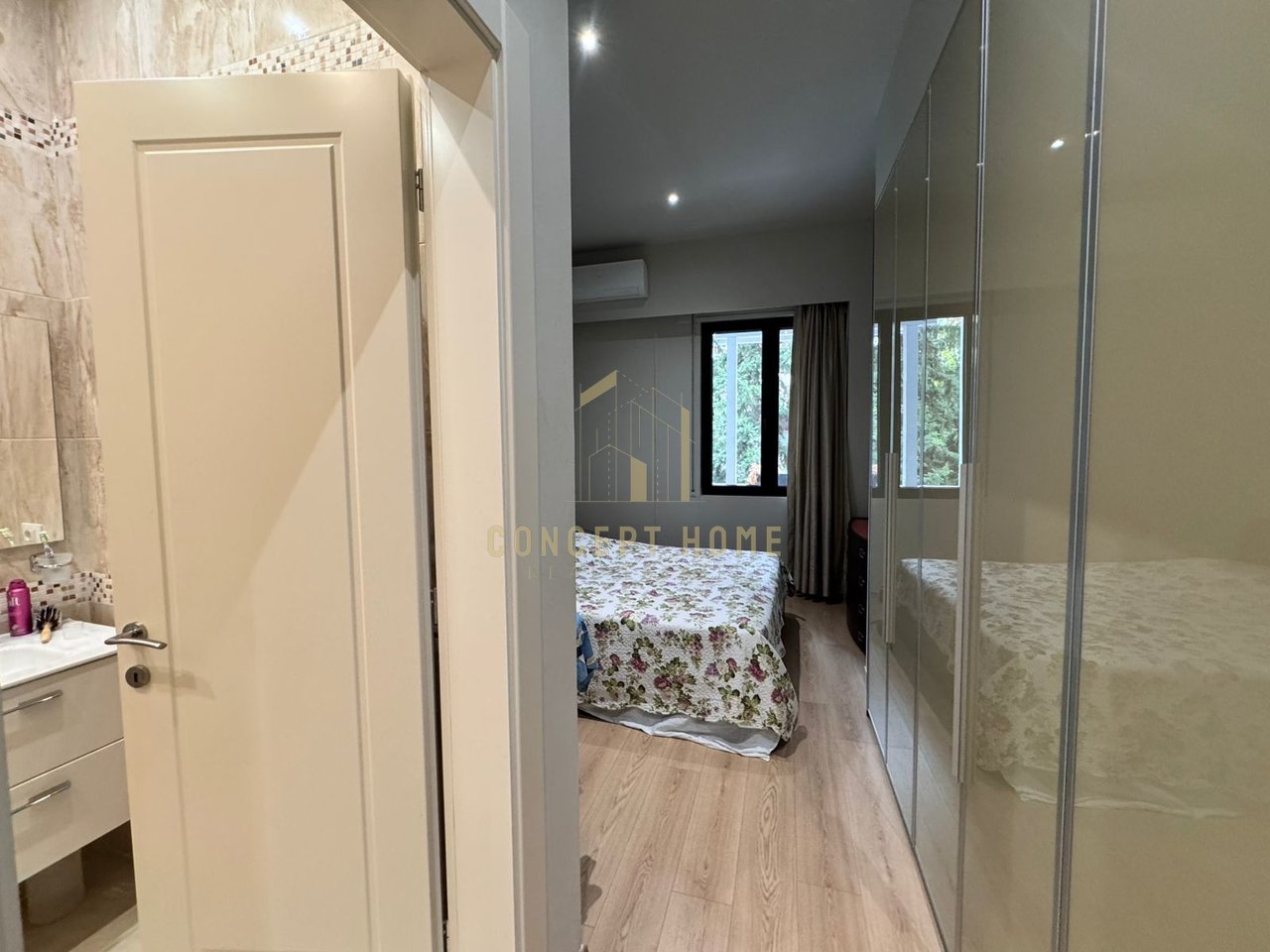 Shitet Apartament 3+1+2 tek Liqeni i Thate