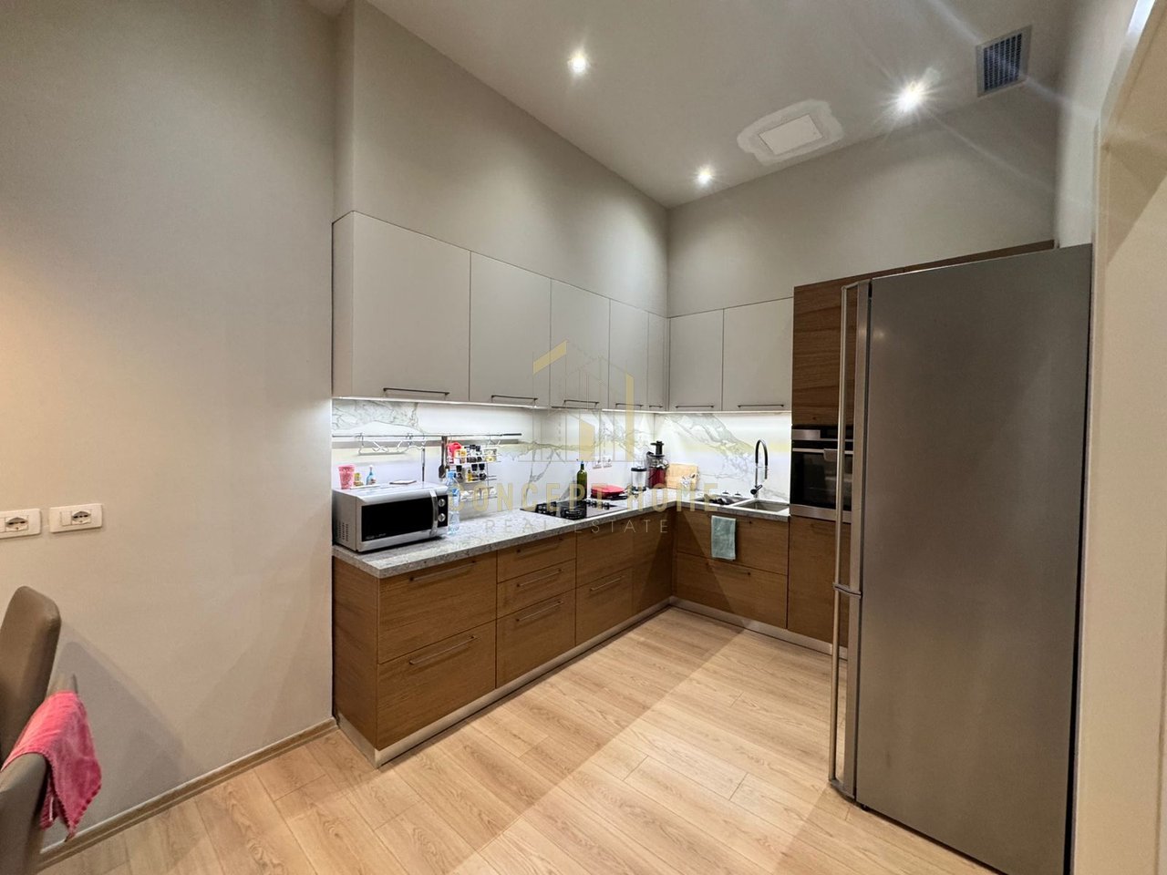 Shitet Apartament 3+1+2 tek Liqeni i Thate