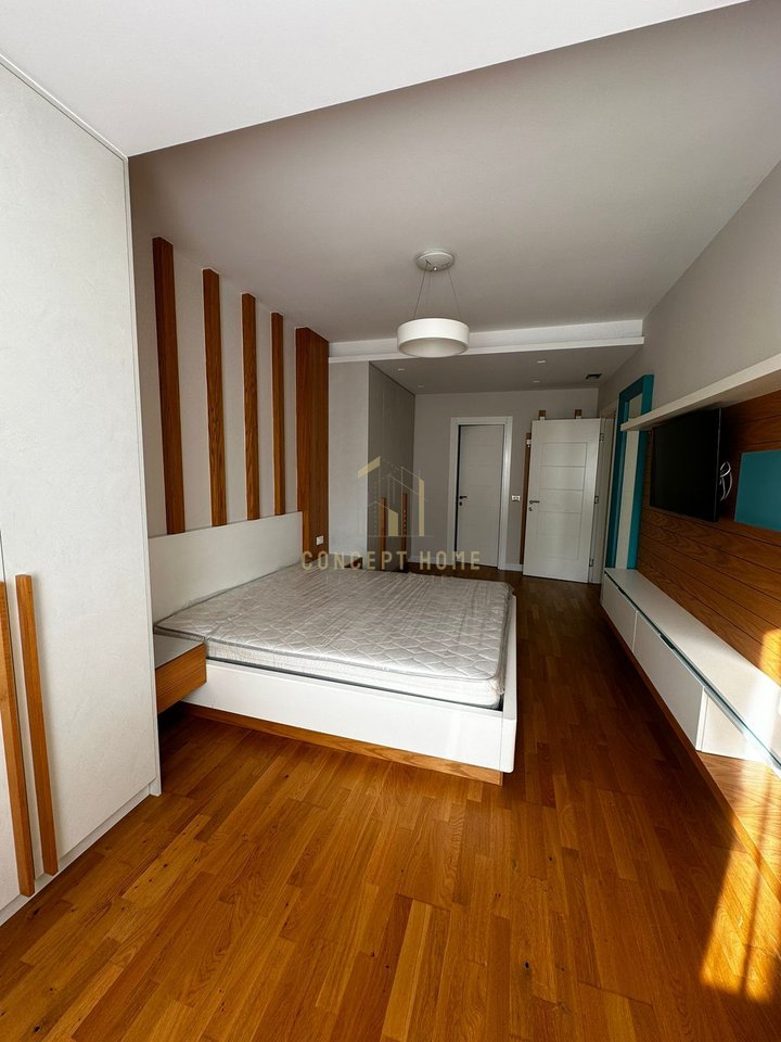 Apartament 3+1+2+2+2P Me Qira në Komunën e Parisit, Tiranë - 1500€ | 155 m²