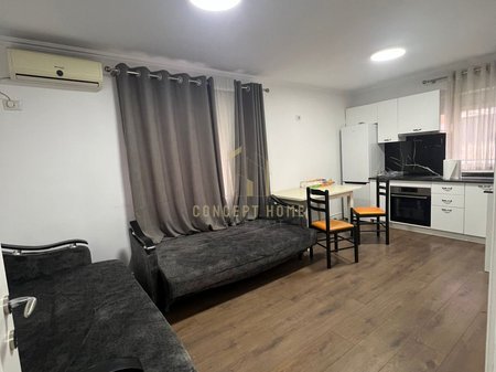 Zyrë 3+1 Me Qira në Bllok, Tiranë - 1100€ | 110 m²