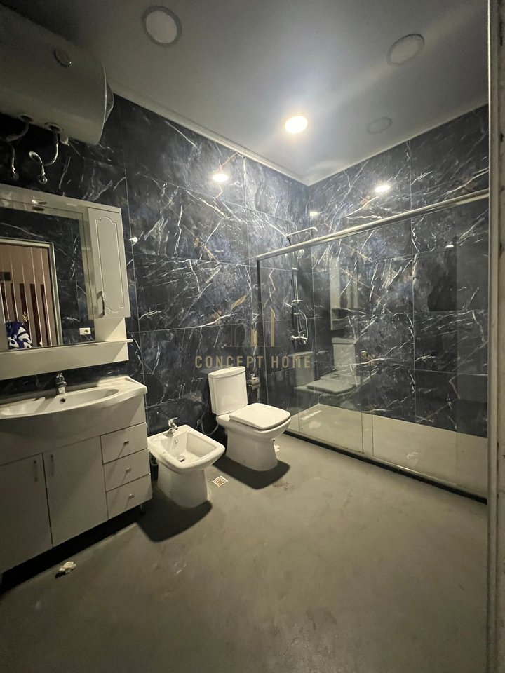 Zyrë 2+1 Me Qira në Bllok, Tiranë - 1000€ | 95 m²