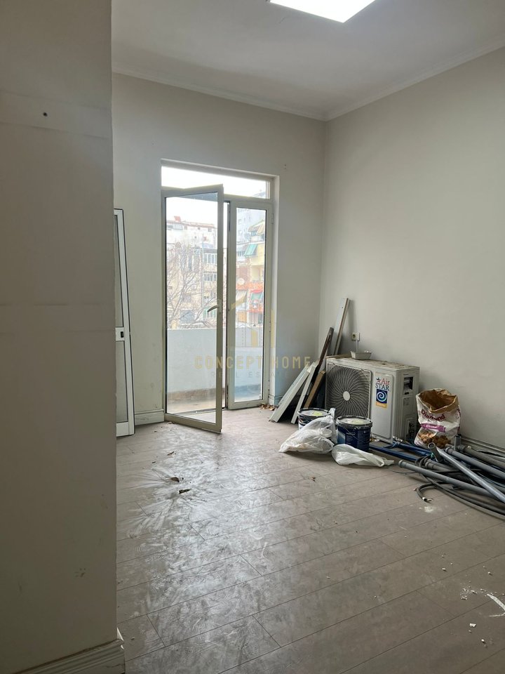 Zyrë 2+1 Me Qira në Bllok, Tiranë - 1000€ | 95 m²