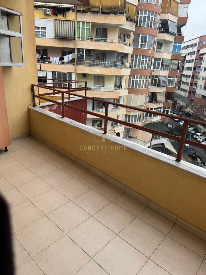 A 2+1+2 apartment is for rent in Astir.