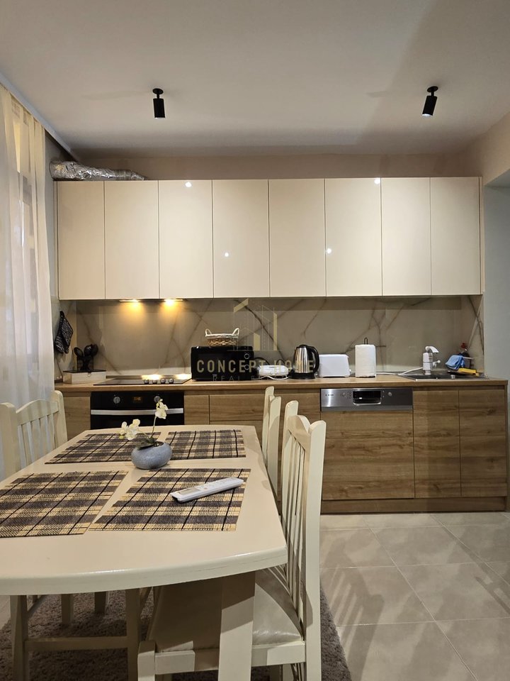 Jepet me qera apartament 1+1 ne Qender