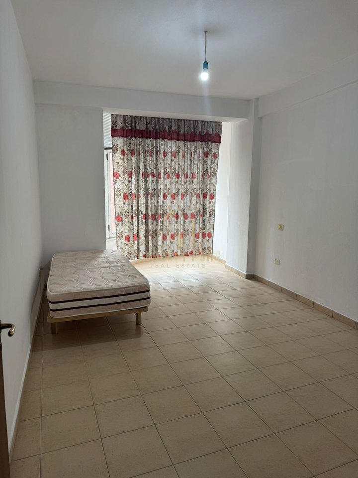 Jepet me qera apartament 2+1+2 ne Astir.