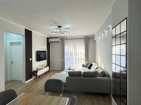 Shitet Apartamenti 2+1 ne Kamez