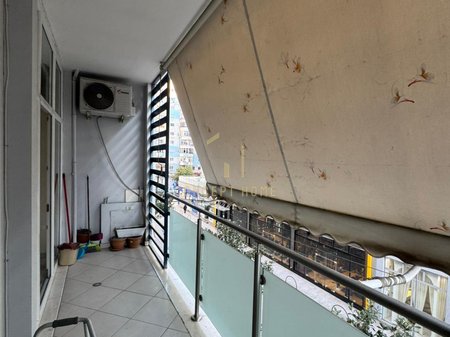 Vendesi appartamento 1+1 presso il Comune di Parigi