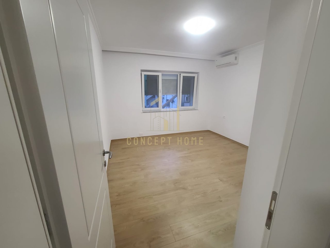 Jepet me qera ambient për zyra 2+1+2 në Qendër