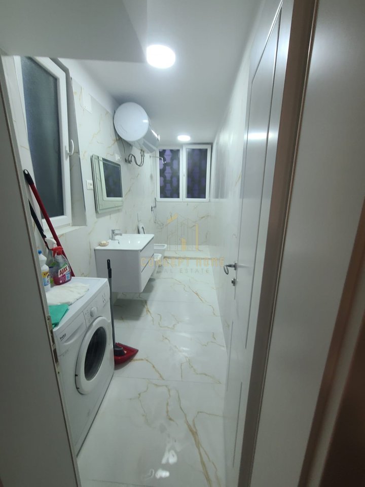 Jepet me qera ambient për zyra 2+1+2 në Qendër
