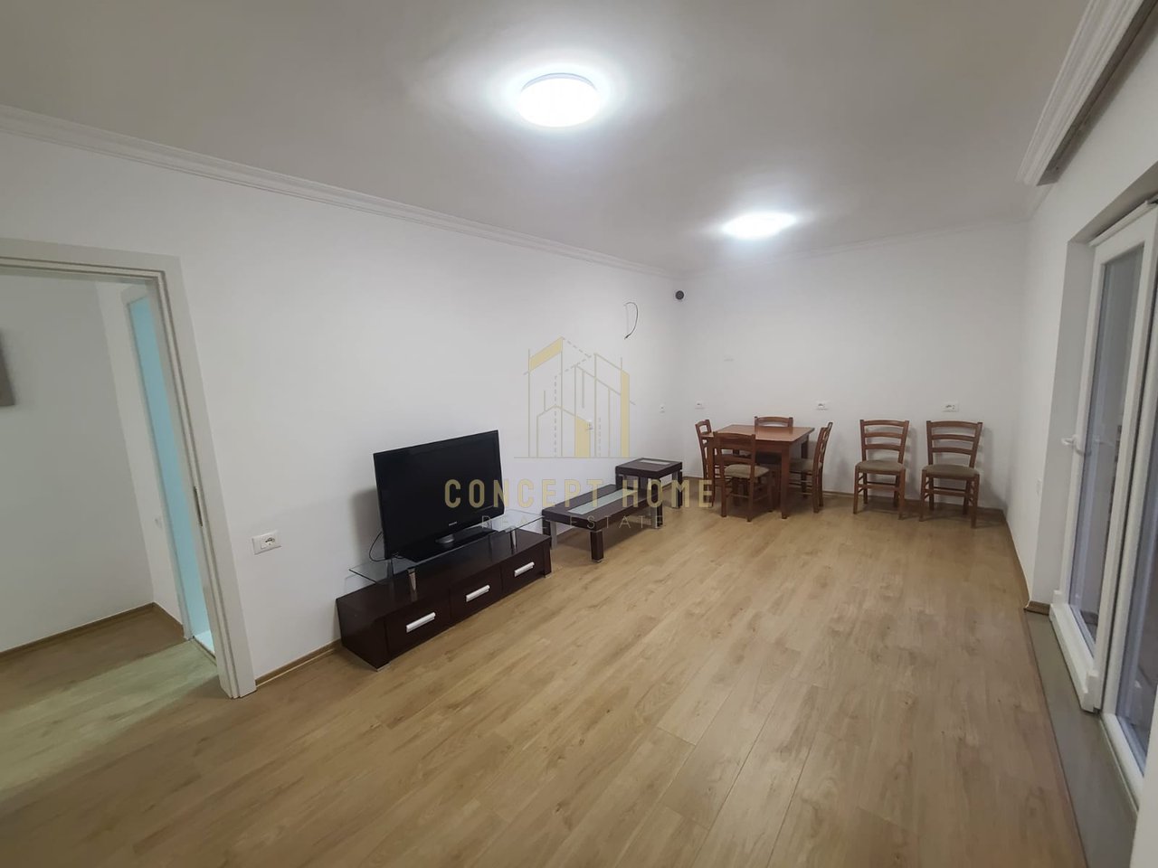 Jepet me qera ambient për zyra 2+1+2 në Qendër