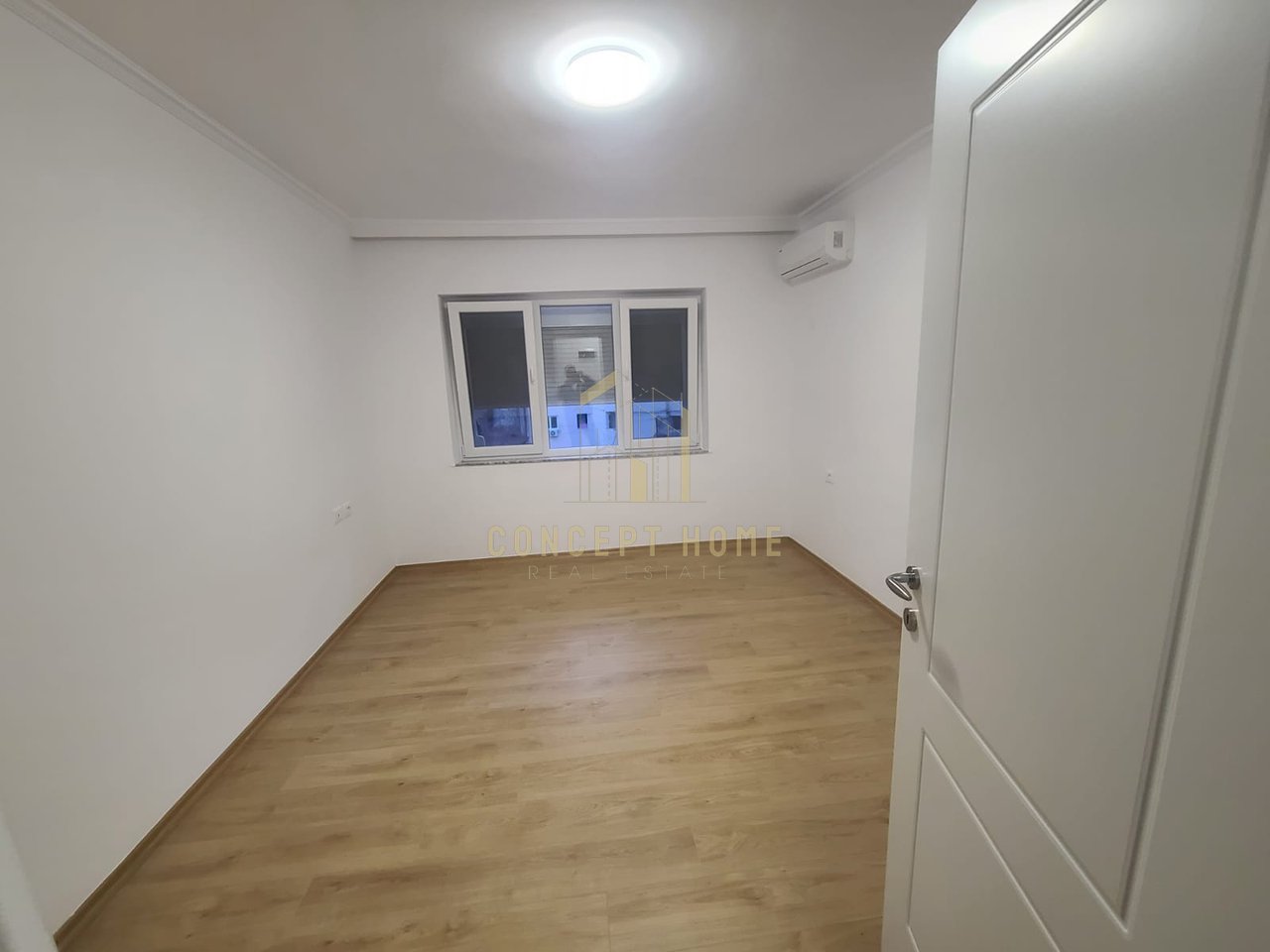 Jepet me qera ambient për zyra 2+1+2 në Qendër