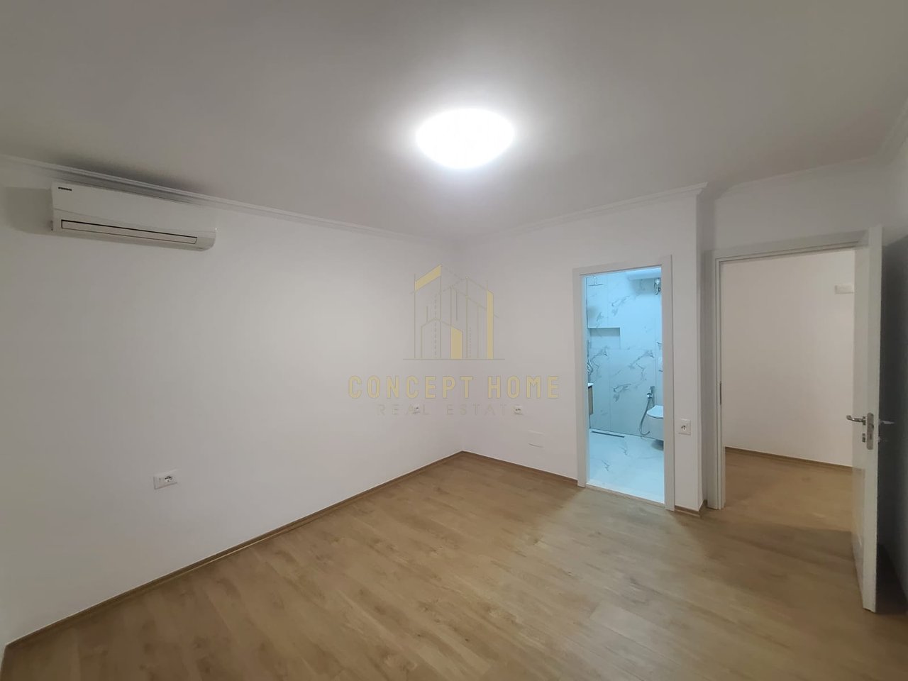 Jepet me qera ambient për zyra 2+1+2 në Qendër