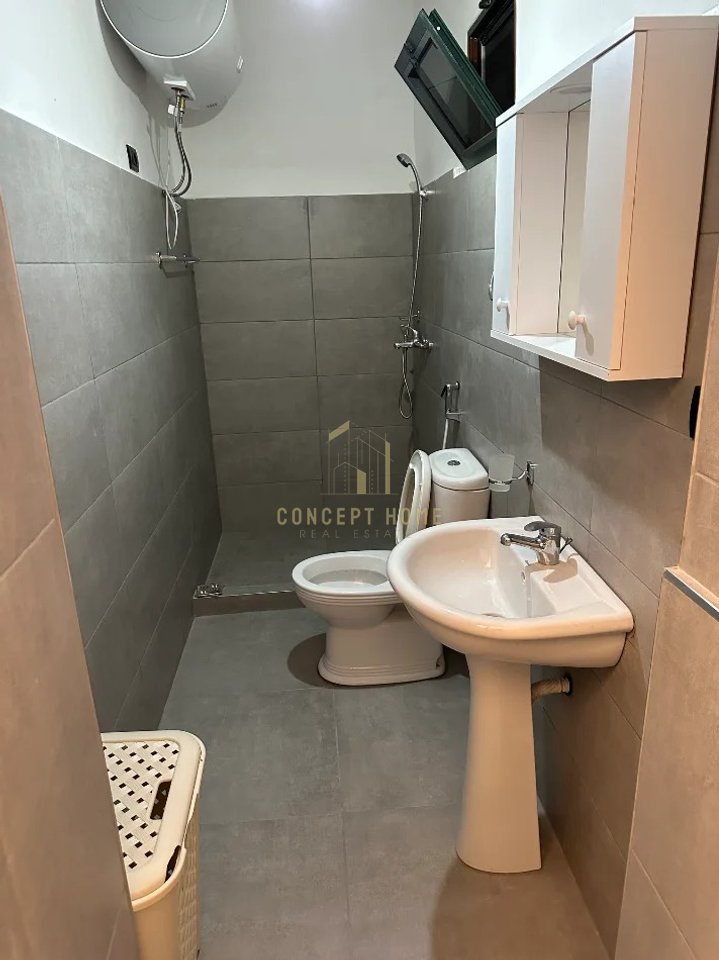 Jepet me qera gazoniere te Komuna Parisit/Cmimi 40.000 muaj/Leke
