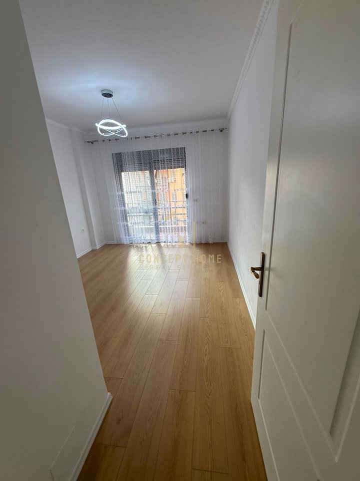 Shitet apartament 2+1 ne Fresk